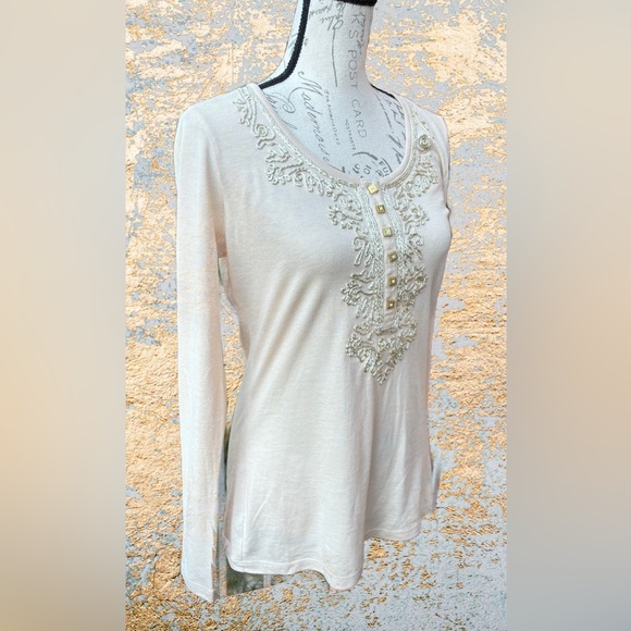 3/4 Button Down Top with Embroidery and Jeweled Buttons
(S)
Like New/Never Worn - Picture 3 of 8